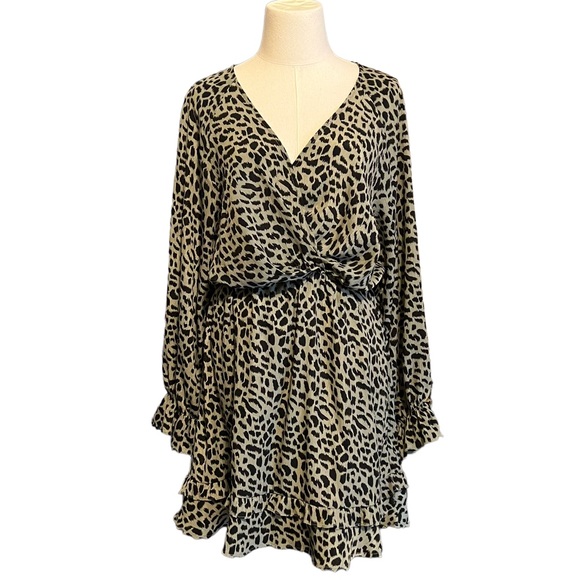 glam Dresses & Skirts - Glam Green Leopard Long Sleeve Dress Size Medium